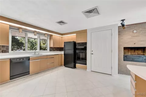 90 Deville Cir, Amherst, NY 14221 photo 9