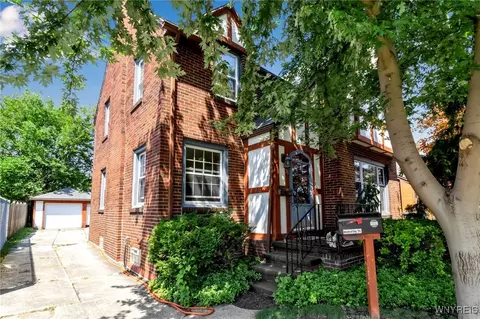 53 Lynn St, Lackawanna, NY 14218