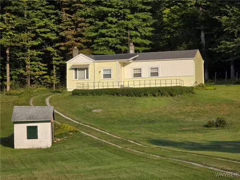 1376 E Blood Rd, Bennington, NY 14037
