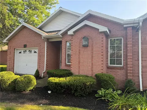 11 Woodpointe Run, Amherst, NY 14221