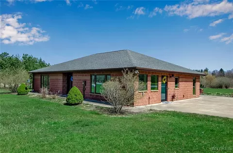 1798 Lewis Rd, Aurora, NY 14139