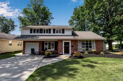 176 Cottonwood Dr, Amherst, NY 14221
