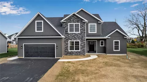 28 Hickory Ln, Lancaster, NY 14086