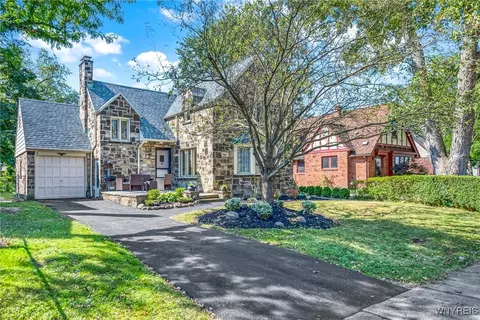 31 Danbury Ln, Buffalo, NY 14217