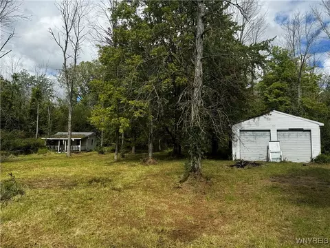 8777 Bradley Rd, Hartland, NY 14067