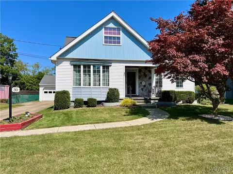 30 Woodbine Ave, West Seneca, NY 14224
