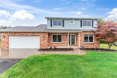 2170 Meadow Ln, Grand Island, NY 14072