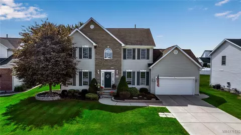 7 Katelyn Ln, Lancaster, NY 14086