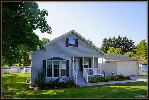 6276 Bear Ridge Rd, Pendleton, NY 14094