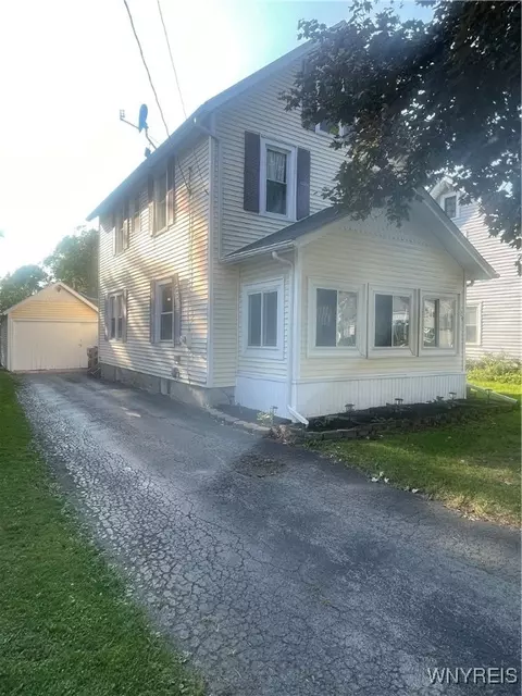 224 Waterman St, Lockport, NY 14094
