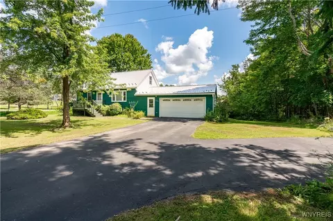 7287 Chestnut Ridge Rd, Orchard Park, NY 14127