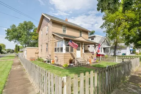 300 74th St, Niagara Falls, NY 14304