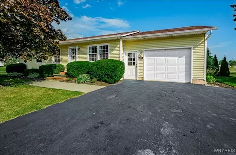 4321 Saunders Sett Rd N, Cambria, NY 14132