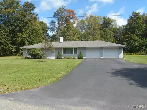 89 Grove St, Delevan, NY 14042