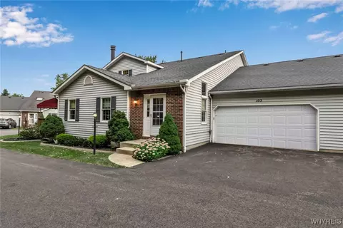 103 Stepping Stone Ln, Orchard Park, NY 14127