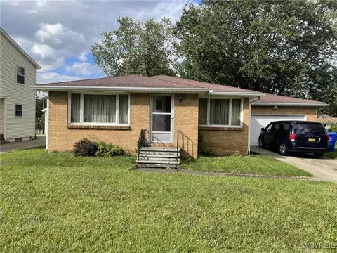 34 Marilyn Dr, West Seneca, NY 14224