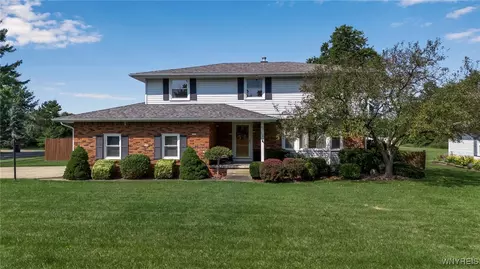 118 Countryside Ln, Grand Island, NY 14072