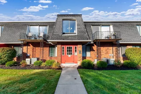27 Foxberry Dr # B, Getzville, NY 14068