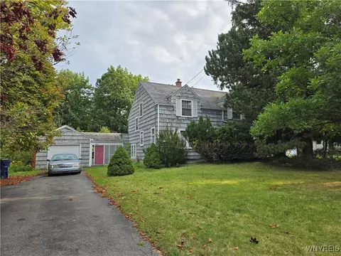 124 Garden Pkwy, Amherst, NY 14221