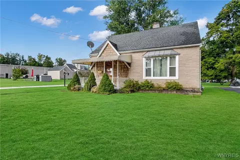 1376 Mechanic St, Alden, NY 14004