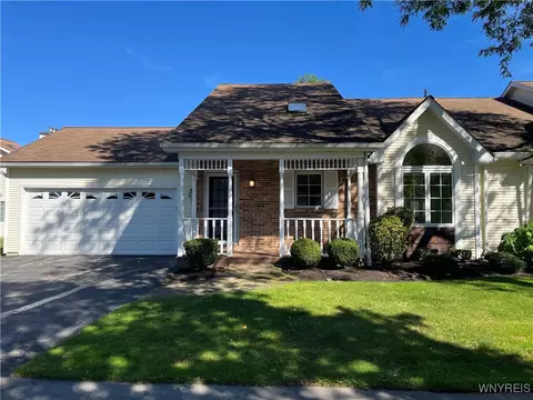 18 Sweet Bay Ln, Amherst, NY 14221