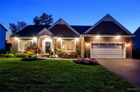 5340 Glenview Dr, Clarence, NY 14031