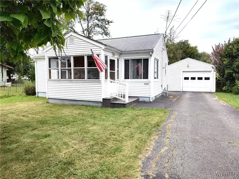 6644 Hamilton Dr, Evans, NY 14047