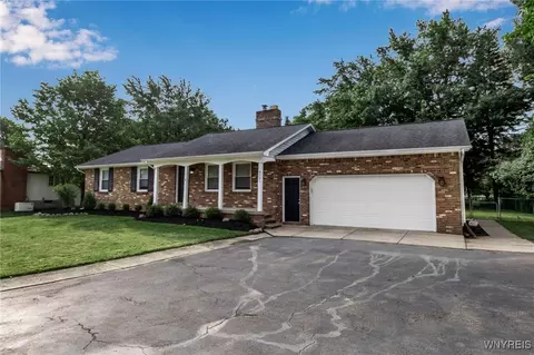 8201 Greiner Rd, Buffalo, NY 14221