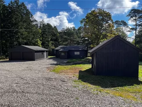 9621 Savage Rd, Holland, NY 14080