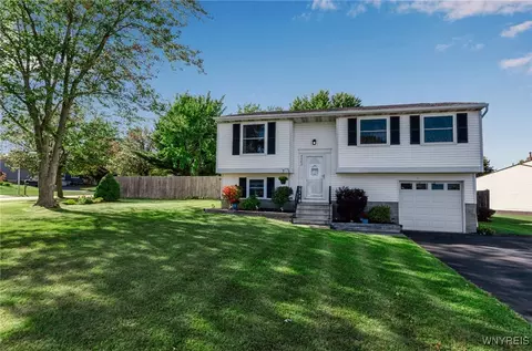 4262 Mistymeadow Ln, Hamburg, NY 14075