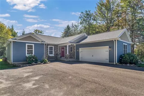 6745 Heltz Rd, Lake View, NY 14085