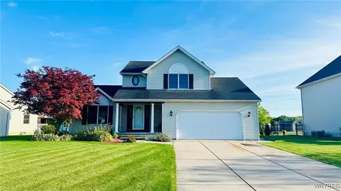 2800 Driftwood Dr, Wheatfield, NY 14304