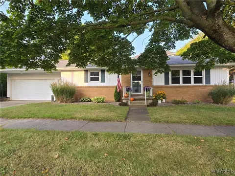 101 Chipman Pl, North Tonawanda, NY 14120