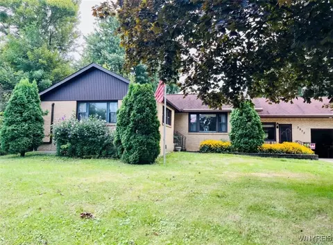 3973 Sowles Rd, Hamburg, NY 14075