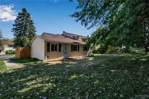 23 Pebble Creek Dr #23, Cheektowaga, NY 14227