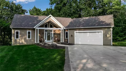 8041 Hopkins Rd, Pembroke, NY 14036