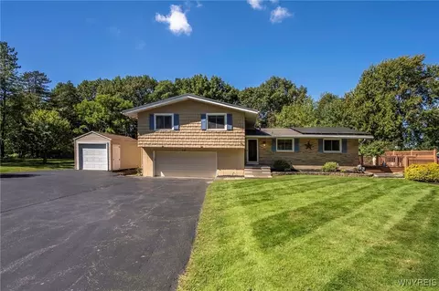 4680 Boncrest Dr E, Buffalo, NY 14221