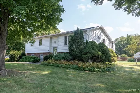 831 Gebhard Ln, Alden, NY 14004