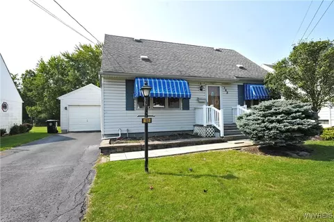 163 Irwinwood Rd, Lancaster, NY 14086