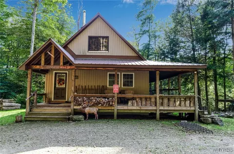 4987 Perrault Rd, Great Valley, NY 14741