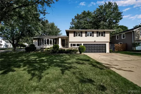 5 Sunbury Ct, Amherst, NY 14221