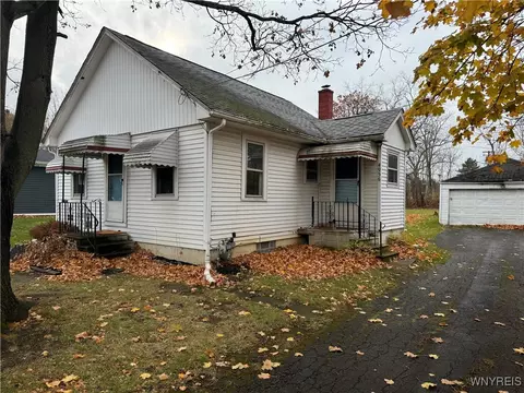 4956 Ellicott Rd, Orchard Park, NY 14127