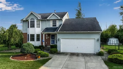 8 Southpoint Dr, Lancaster, NY 14086