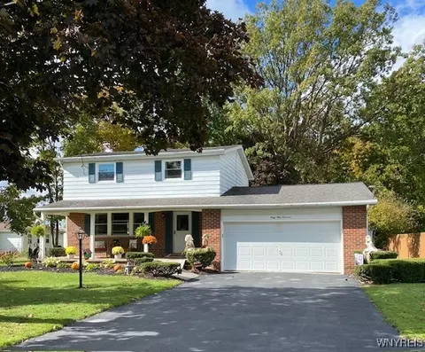 6900 Colonial Dr, Niagara, NY 14305