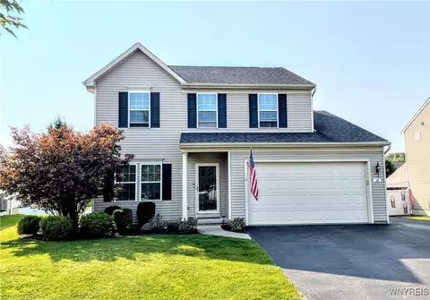18 Pine Cove Dr, West Seneca, NY 14224