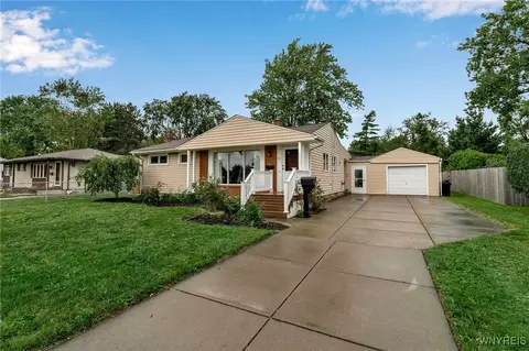 47 Green Acres Rd, Tonawanda, NY 14150