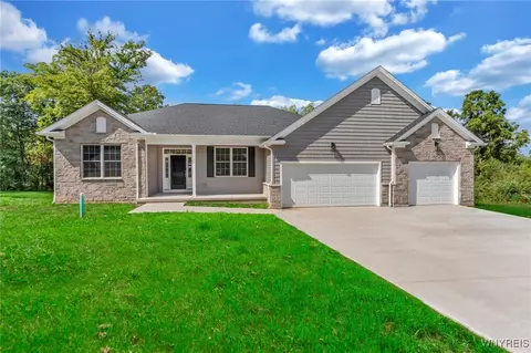 975 Little Vista Dr, Lewiston, NY 14092