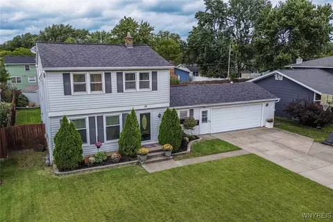14 Maricrest Dr, Amherst, NY 14228