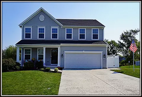 4649 Logans Ln, Hamburg, NY 14075