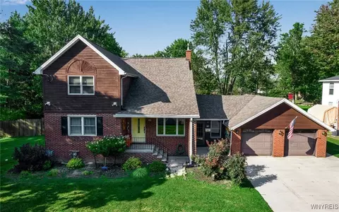 68 Catherine St, Amherst, NY 14221